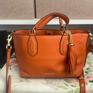 Brand new purse it was a gift never use